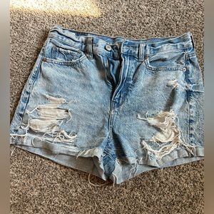 Mom shorts - distressed